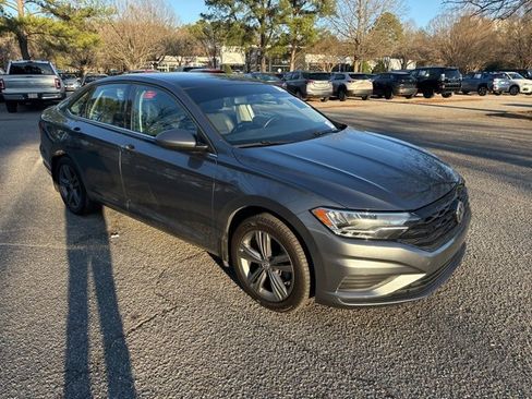 Used 2020 Volkswagen Jetta SE w/ SE Cold Weather Package image 8