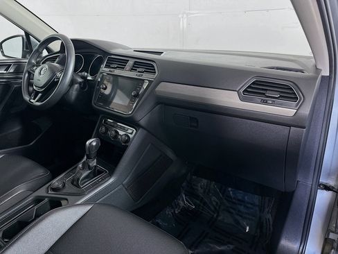 Used 2021 Volkswagen Tiguan SE image 27