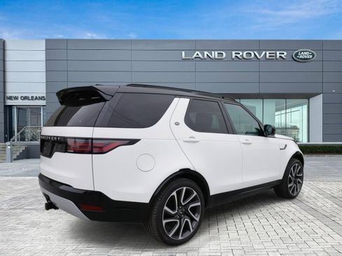 New 2024 Land Rover Discovery Metropolitan Edition image 3