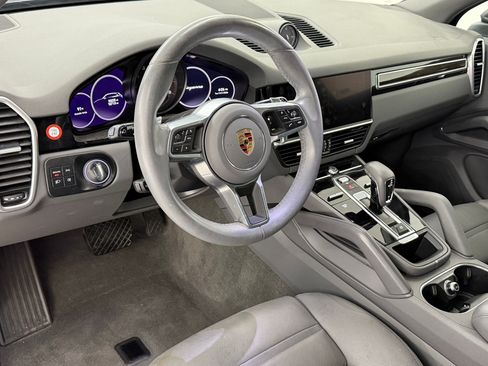 Certified 2023 Porsche Cayenne AWD/4WD image 4