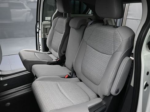 Certified 2022 Toyota Sienna LE FWD image 18