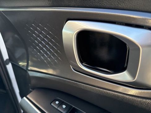 Used 2023 Kia Sorento LX image 49