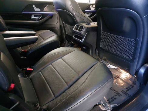 Used 2024 Mercedes-Benz GLS 450 4MATIC image 11