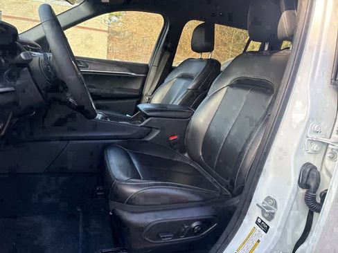 Certified 2025 Jeep Grand Cherokee L Limited w/ Black Appearance Package image 10