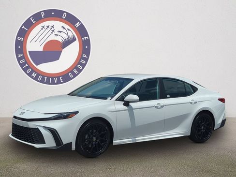 Used 2026 Toyota Camry SE w/ Convenience Package FWD image 1