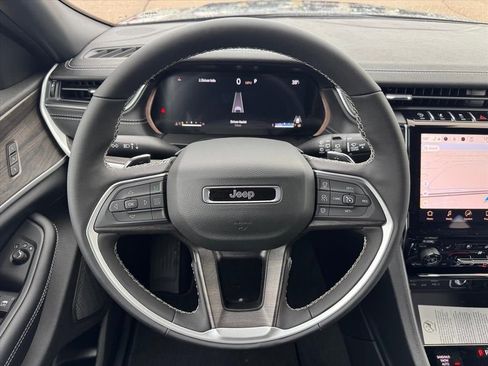 New 2025 Jeep Grand Cherokee L Limited w/ Luxury Tech Group II image 15