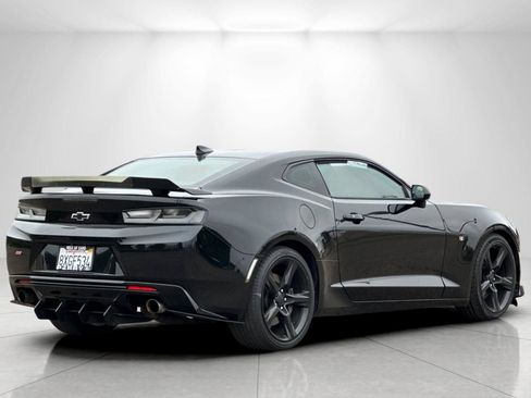 Used 2018 Chevrolet Camaro SS RWD image 3