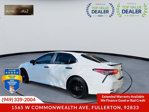 Used 2019 Toyota Camry SE FWD image 4