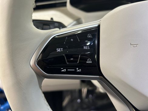 Used 2025 Volkswagen ID. Buzz 1st Edition image 8