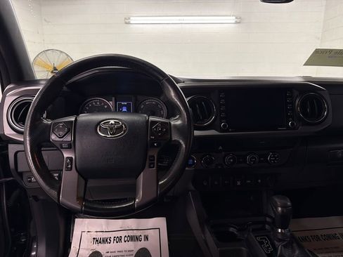 Used 2020 Toyota Tacoma TRD Off-Road w/ Technology Package AWD/4WD image 9