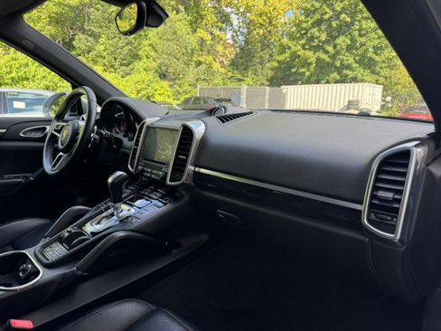 Used 2018 Porsche Cayenne Platinum Edition w/ Premium Package Plus AWD/4WD image 42