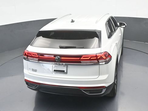 Used 2024 Volkswagen Atlas Cross Sport SE image 48