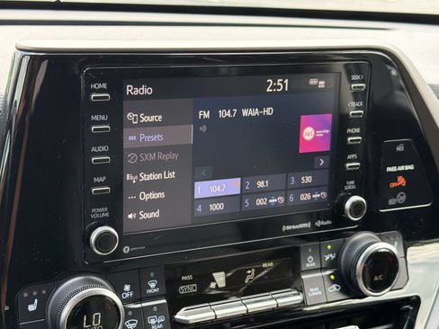 Used 2020 Toyota Highlander XLE FWD image 25