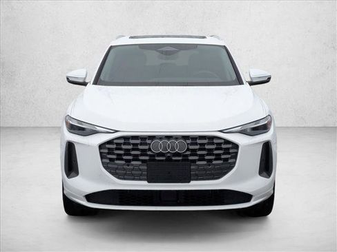 Used 2025 Audi Q5 Premium w/ Convenience Package image 2