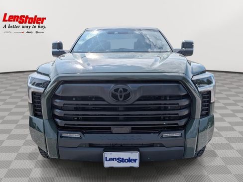 Used 2022 Toyota Tundra SR5 w/ SR5 Convenience Package AWD/4WD image 8
