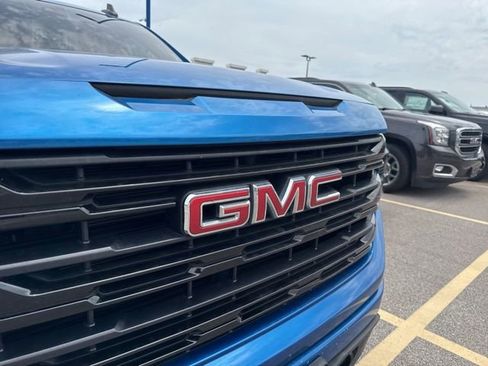Used 2023 GMC Sierra 1500 Elevation AWD/4WD image 3