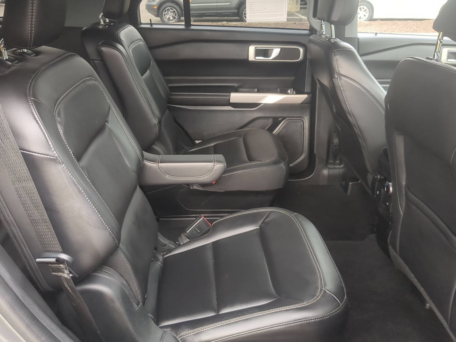Used 2022 Ford Explorer XLT w/ Equipment Group 202A RWD image 36