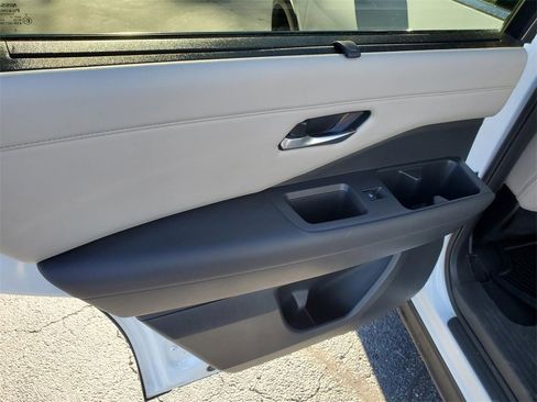 Certified 2025 Nissan Pathfinder SL image 15