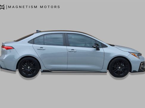 Used 2022 Toyota Corolla SE FWD image 2