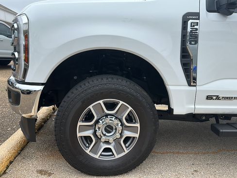 Used 2024 Ford F250 Lariat AWD/4WD image 5