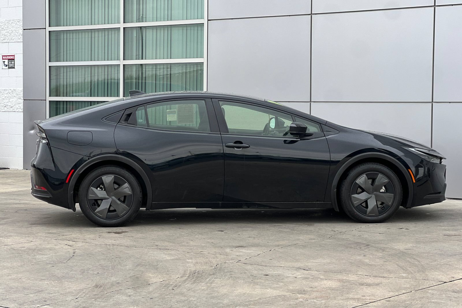 Used 2024 Toyota Prius Prime FWD image 3