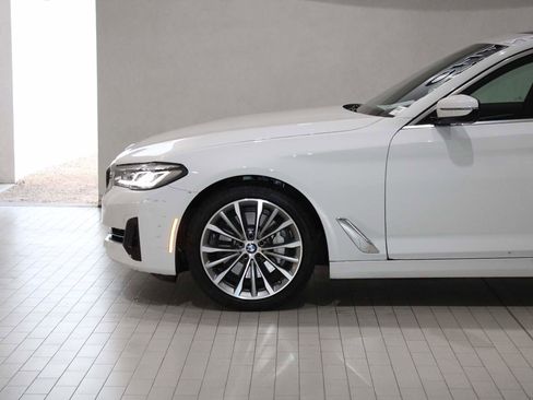 Certified 2022 BMW 530i w/ Premium Package image 4