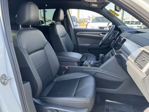 Used 2023 Volkswagen Atlas Cross Sport SEL R-Line AWD/4WD image 36