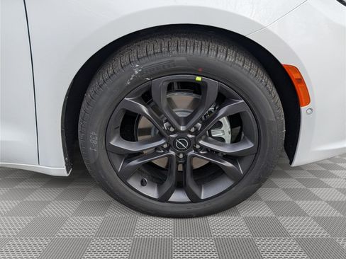 New 2026 Chrysler Pacifica Select FWD image 5