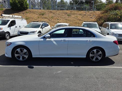 Used 2018 Mercedes-Benz E 300 4MATIC image 4