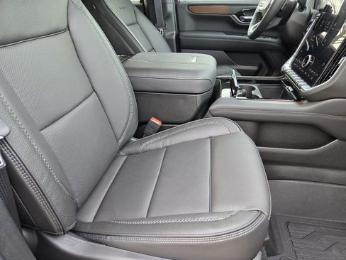 New 2026 GMC Yukon Denali w/ Denali Reserve Package image 10