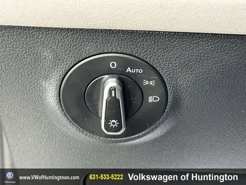 Certified 2025 Volkswagen Taos SE w/ Panoramic Sunroof Package image 24