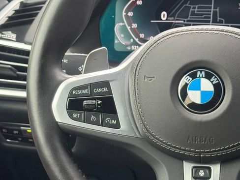Used 2022 BMW X7 xDrive40i w/ M Sport Package AWD/4WD image 21