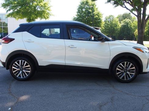 Used 2024 Nissan Kicks SV FWD image 8