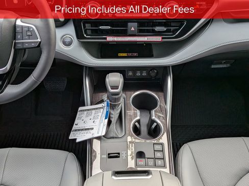 Used 2026 Toyota Highlander Limited AWD/4WD image 21