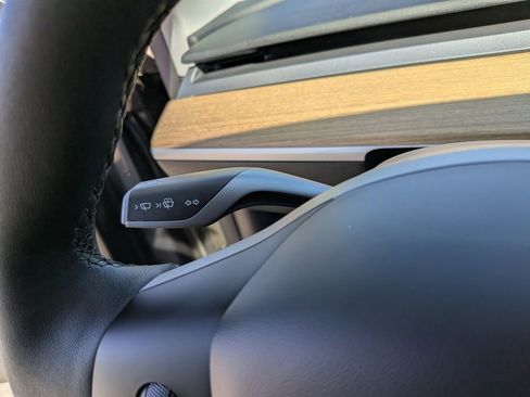 Used 2023 Tesla Model Y Long Range AWD/4WD image 32