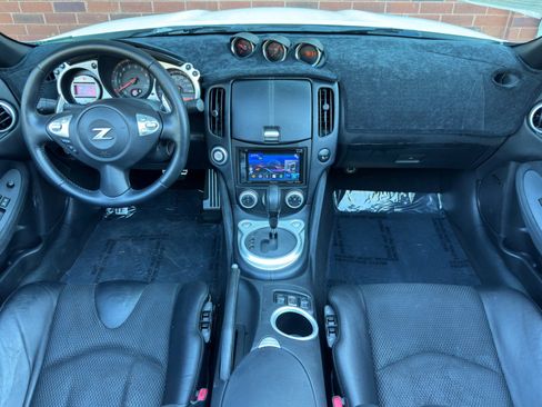 Used 2010 Nissan 370Z Touring RWD image 11