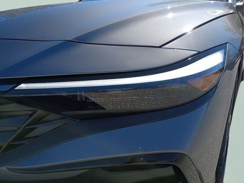 Certified 2024 Hyundai Elantra Limited FWD image 15