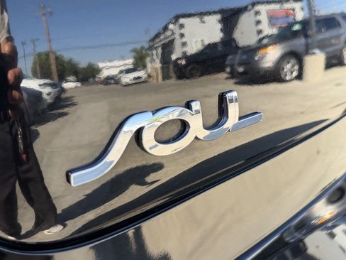 Used 2019 Kia Soul FWD image 19