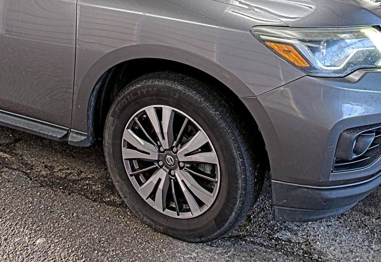 Used 2018 Nissan Pathfinder SV FWD image 19