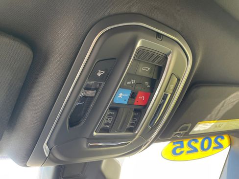 Used 2025 Jeep Grand Cherokee L Altitude image 27