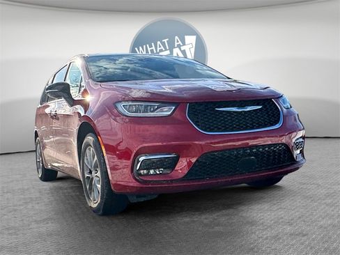 Certified 2026 Chrysler Pacifica Select image 2