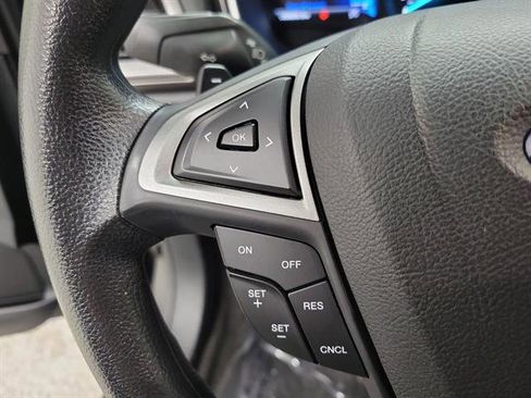 Used 2017 Ford Fusion SE w/ Fusion SE Technology Package image 20