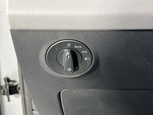 Used 2023 Volkswagen Taos SE image 10