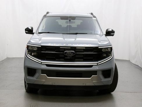 New 2025 Ford Expedition Max Platinum w/ Driver's Package image 5