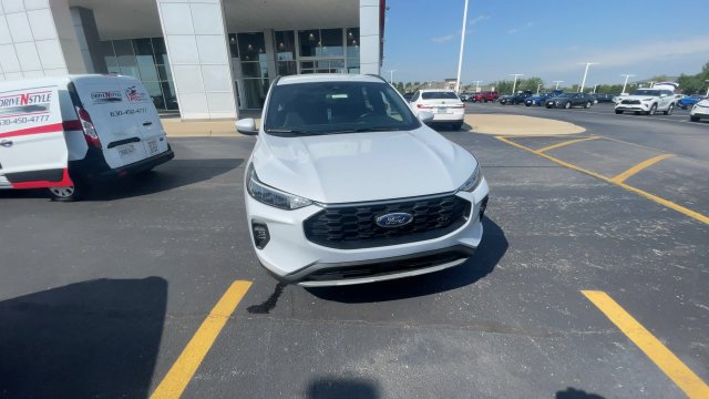 Used 2025 Ford Escape ST-Line Select AWD/4WD image 5