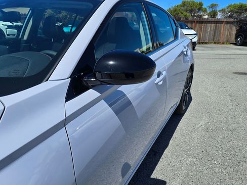 Used 2025 Nissan Altima 2.5 SR w/ SR Premium Package image 11