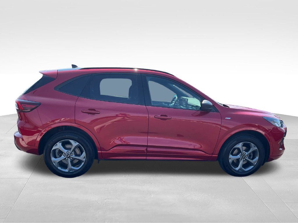 Used 2023 Ford Escape ST-Line w/ Tech Pack #1 AWD/4WD image 6