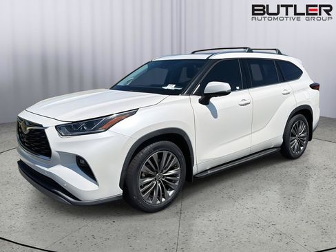 Used 2020 Toyota Highlander Platinum AWD/4WD image 2