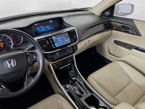 Used 2016 Honda Accord Touring image 28