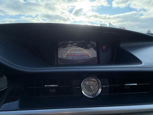 Used 2018 Lexus ES 350 w/ Luxury Package w/Wood Trim image 17